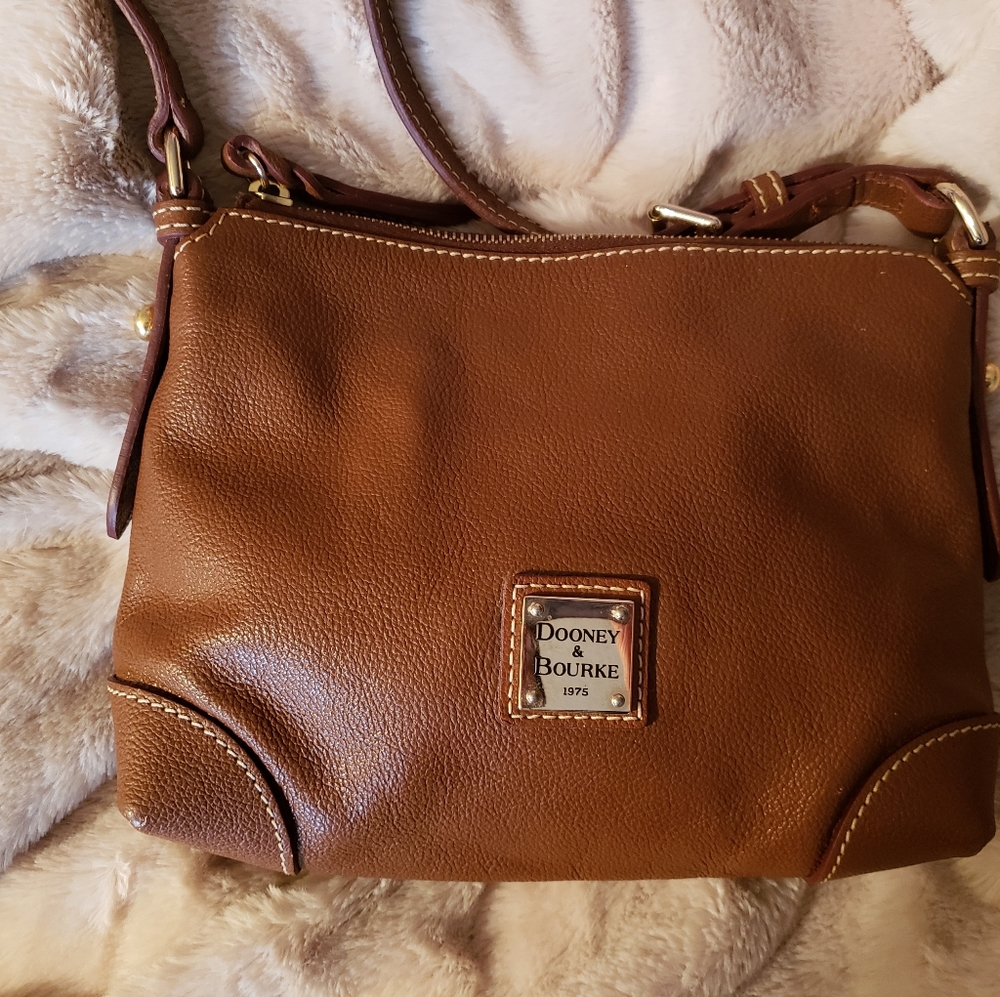 Dooney and Bourke pouchette